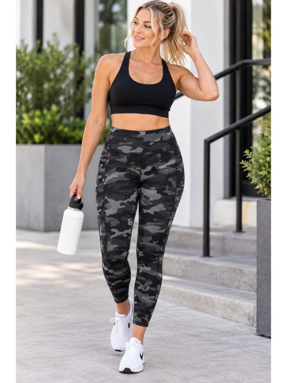 Chicos Zenergy size Large (2) So Slimming Camouflage Pocket Legging Black NEW